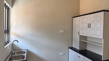 Apartamento Deluxe, 1 cama doble, vistas al jardín | Interior
