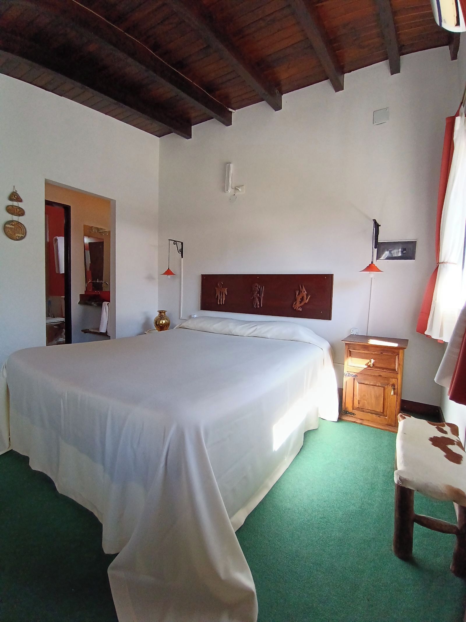 Classic Cabin, Patio | In-room safe, laptop workspace, blackout curtains, free WiFi