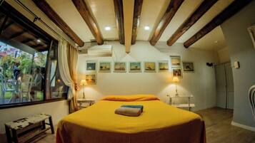 Chambre Confort, patio, vue jardin | Coffres-forts dans les chambres