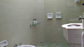 Classic Room, Patio, Garden View | Bathroom