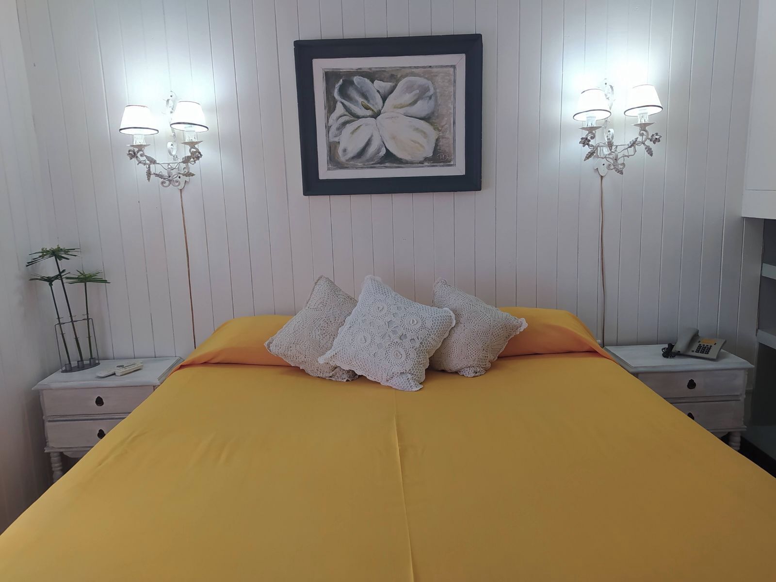 Comfort Cabin, Patio, Garden View | In-room safe, laptop workspace, blackout curtains, free WiFi