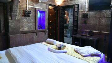 Standard Double Room | Iron/ironing board (on request), WiFi (free)