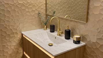 Shower, free toiletries, hair dryer, towels