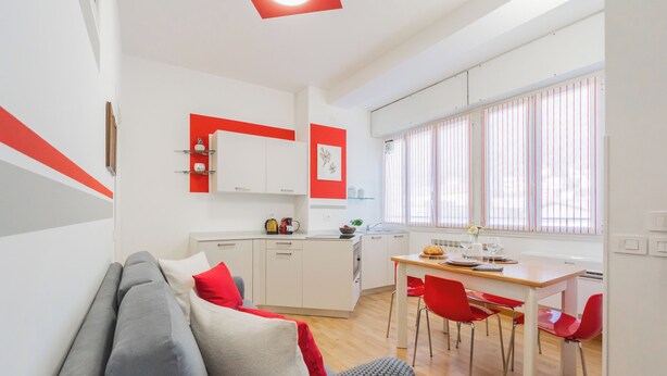 A modern apartment with a living room, kitchen, and dining area. - Nineteen by Rent All Como (Como)