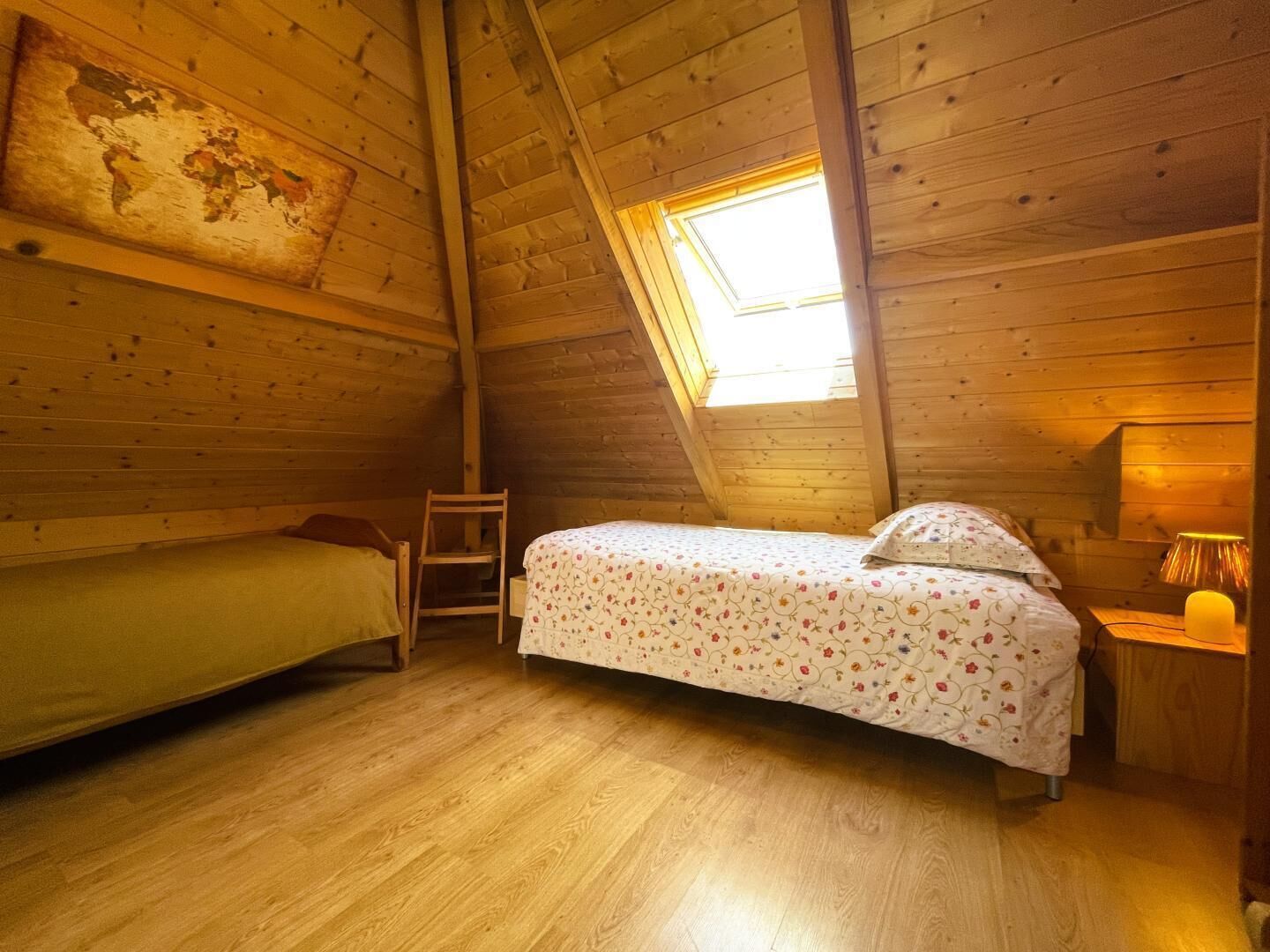 3 chambres, fer et planche à repasser, Wi-Fi, draps fournis