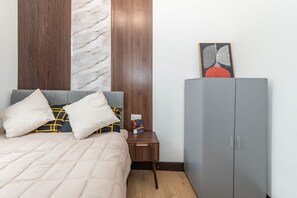 1 bedroom, iron/ironing board, WiFi, bed sheets - Newly Renovated Kensington Home | Prime Location (Greater London)