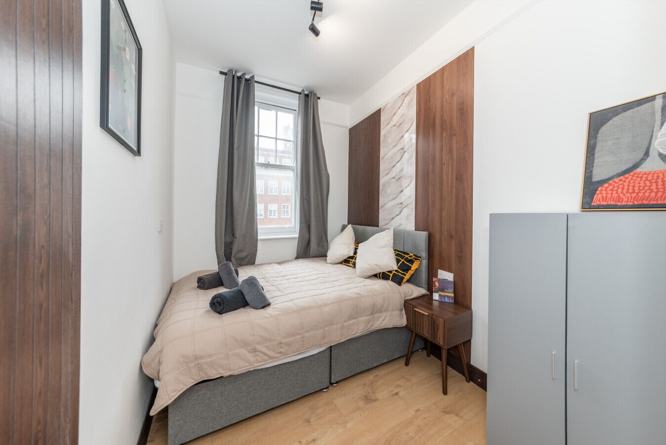 Iron/ironing board, WiFi, bed sheets