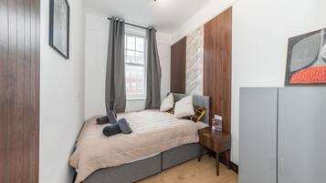 Iron/ironing board, WiFi, bed sheets