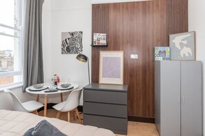 Iron/ironing board, WiFi, bed sheets - New Kensington Studio Central Location with AC (Greater London)