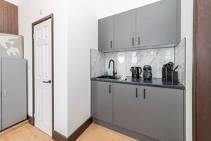 Interior - New Kensington Studio Central Location with AC (Greater London)