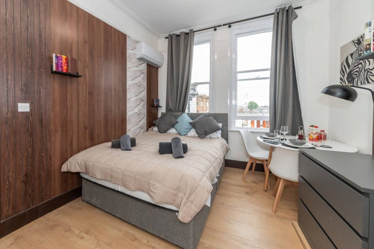 1 chambre, fer et planche à repasser, Wi-Fi, draps fournis