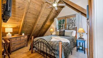 3 slaapkamers, een strijkplank/strijkijzer, gratis wifi, beddengoed