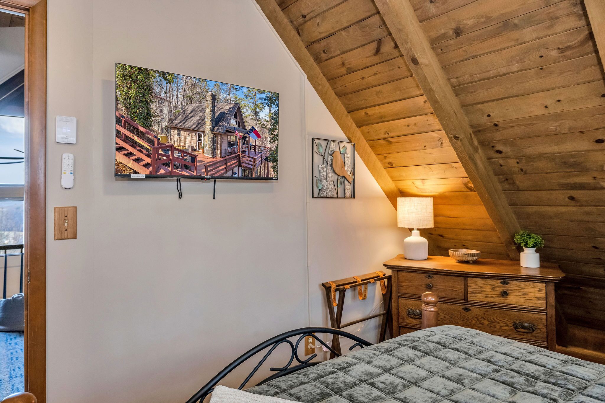 3 slaapkamers, een strijkplank/strijkijzer, gratis wifi, beddengoed