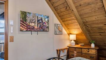 3 slaapkamers, een strijkplank/strijkijzer, gratis wifi, beddengoed