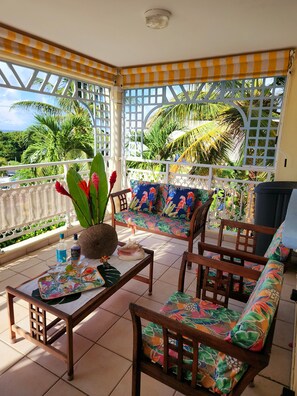 Property grounds - Coco Antilles Apartment, ocean view, 25 m² covered terrace, beach within walking distance (Sainte-Luce)