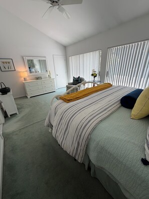 Iron/ironing board, WiFi, bed sheets - 4-bedroom house in excellent East Quogue with tennis court and pool (East Quogue)