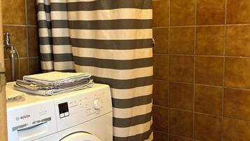 Shower, towels