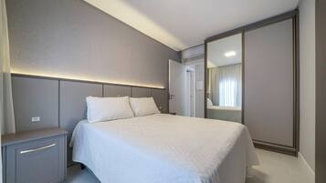 Iron/ironing board, WiFi (free)