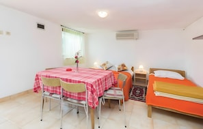 1 makuuhuone, silitysrauta/-lauta, Wi-Fi, vuodevaatteet