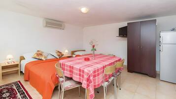 1 Schlafzimmer, Bügeleisen/Bügelbrett, WLAN, Bettwäsche