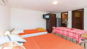 1 bedroom, iron/ironing board, WiFi, bed sheets