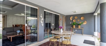 Casa com Piscina em Condom nio no Recreio