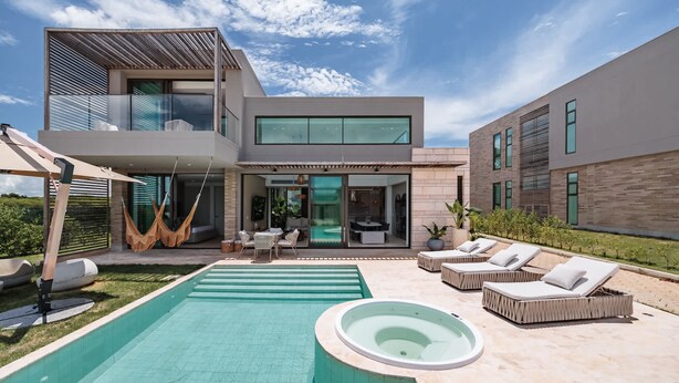 A modern two-story house with a swimming pool, outdoor seating, and a hot tub. - Modern 4 Bedroom Villa With Tropical Vibes in Baru (Cartagena)