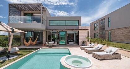 Modern 4 Bedroom Villa With Tropical Vibes in Baru