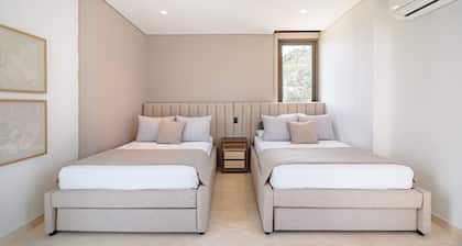 Modern 4 Bedroom Villa With Tropical Vibes in Baru