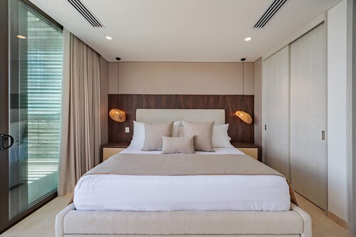 Modern 4 Bedroom Villa With Tropical Vibes in Baru