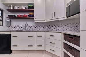House, 3 Bedrooms, Accessible, Smoking | Bahagian dalam