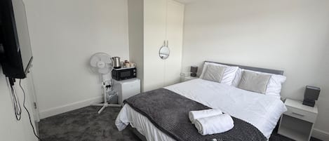 Iron/ironing board, WiFi (free), bed sheets