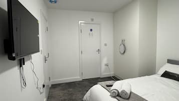 Iron/ironing board, free WiFi, bed sheets