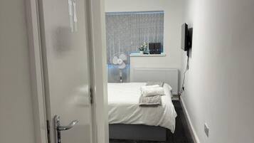 Iron/ironing board, free WiFi, bed sheets