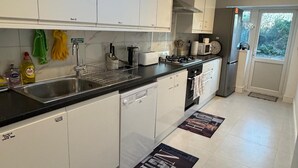 Tủ lạnh, lò vi sóng, lò nướng, bếp nấu 