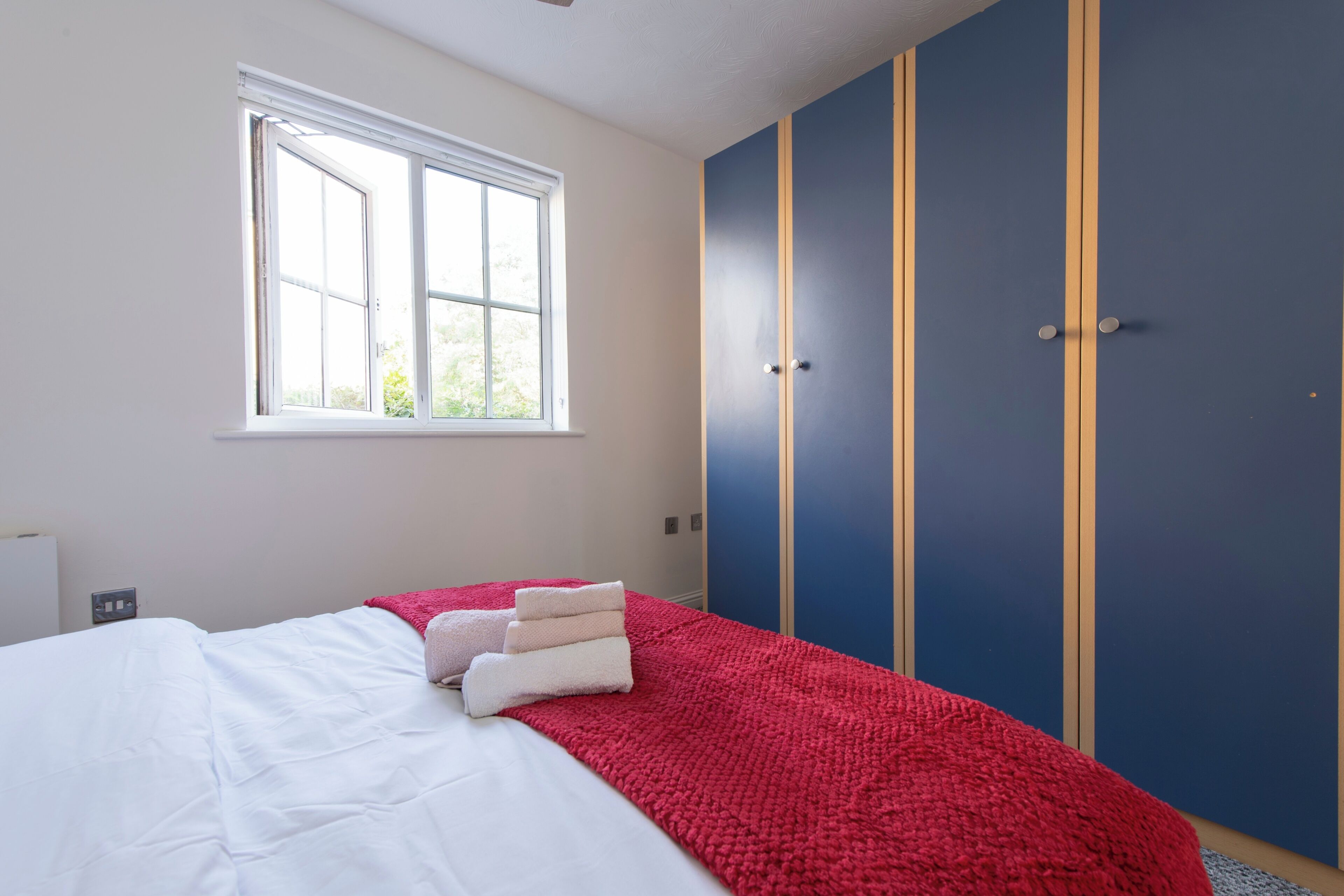 2 bedrooms, iron/ironing board, bed sheets