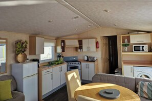 Fridge, microwave, oven, stovetop - 8 Berth Caravan at Butlins Skegness (Skegness)