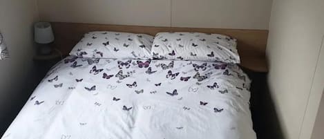 3 bedrooms, iron/ironing board, WiFi (free), bed sheets