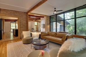 Interior - Quiet Mid-century Modern Gem, 6 Mi to Dtwn Atlanta (Atlanta)