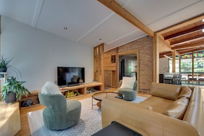 Interior - Quiet Mid-century Modern Gem, 6 Mi to Dtwn Atlanta (Atlanta)