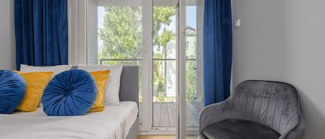 Classic Apartment, Balcony, Courtyard View | Hypo-allergenic bedding available, iron/ironing board, cribs (surcharge)