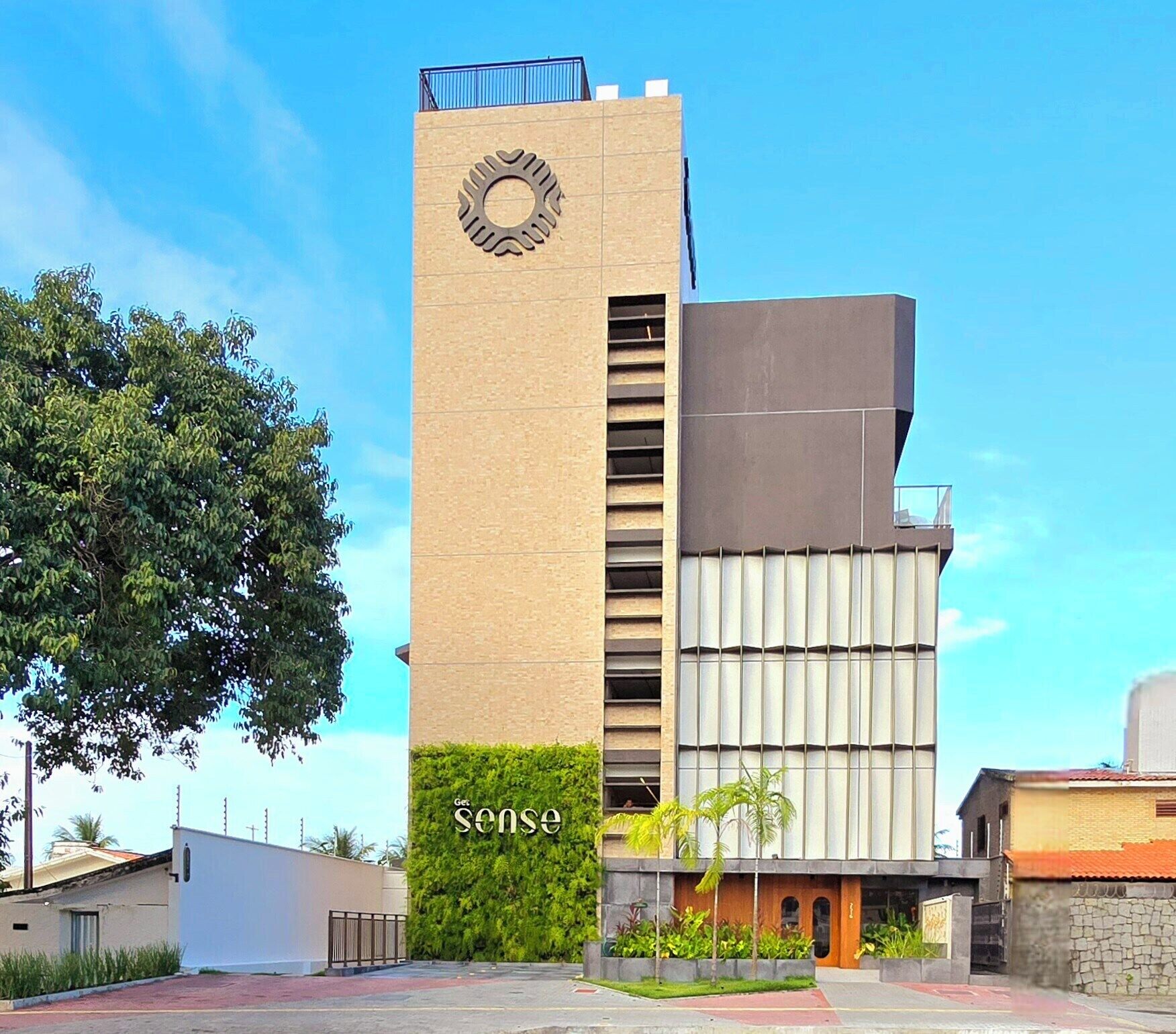المنشأة من الخارج