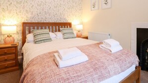 3 bedrooms, free WiFi, individually decorated, individually furnished - Irt Cottage (Seascale)