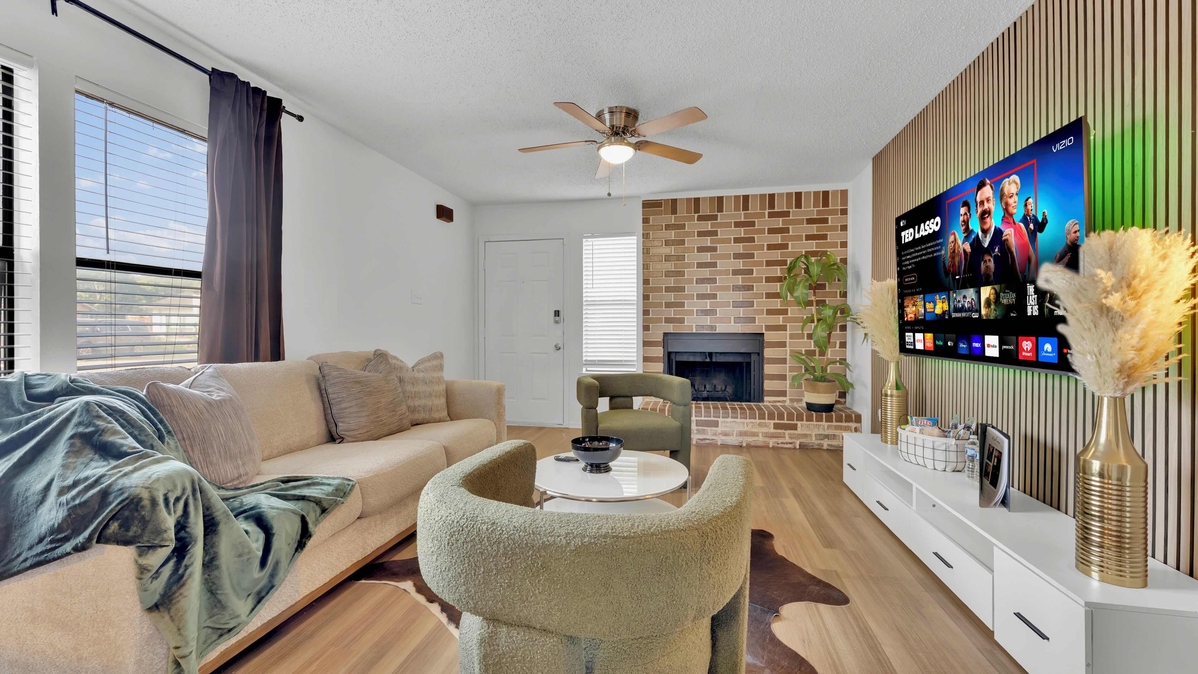 Luxury Townhome In Arlington Minutes From At&t Stadium. Groups & Pet Friendly - Arlington, TX