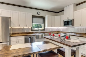 Interior - Close to Lake Chatuge! Modern Hillside Barndo Apt! (Hiawassee)