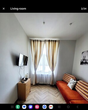 Living area - Cosy Entire 2 Bedroom Apartment Centre Parking (Kaunas)