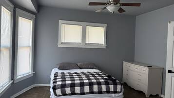 4 habitaciones, tabla de planchar con plancha, wifi y ropa de cama