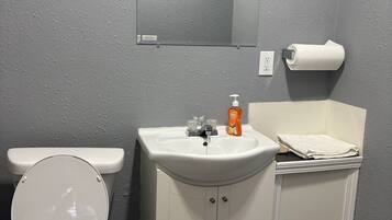 Toallas, jabón, papel de baño