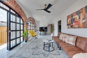 Interior - Stylish & Spacious Unit w/ Deck in Cuernavaca (Cuernavaca)