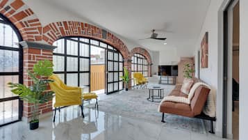 Apartment (3 Bedrooms) | Front of property